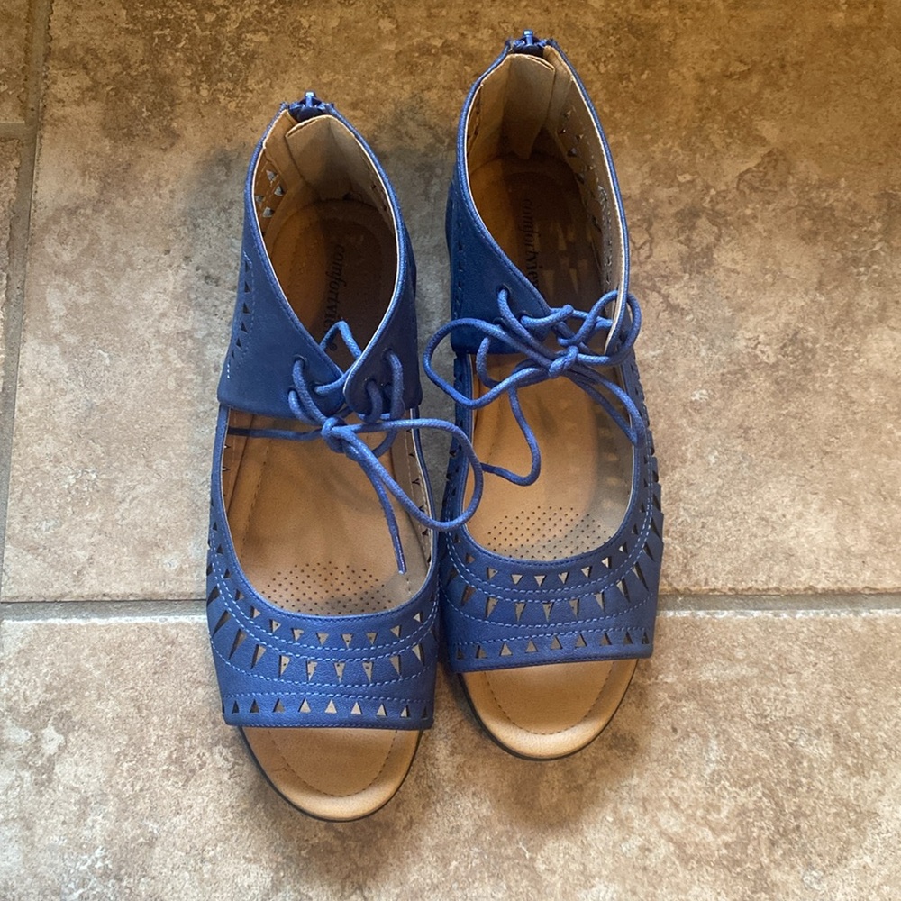 Comfortview. Women's Cutout Sandals - Navy. Size 10 - Picture 10 of 11